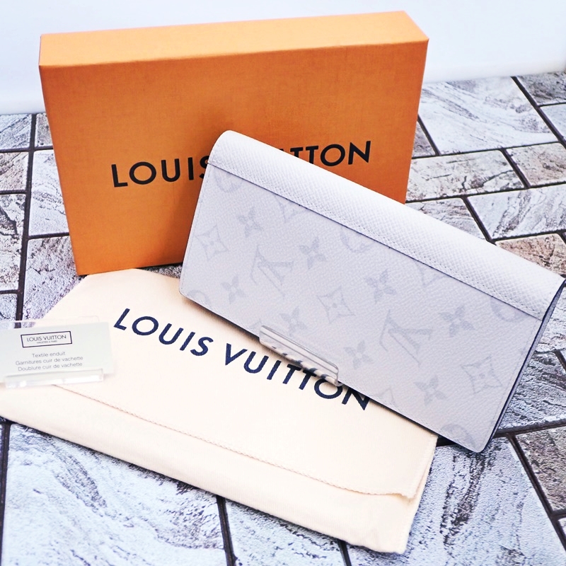 ルイヴィトン LOUIS VUITTON 二つ折り長財布 ポルトフォイブラザ ...