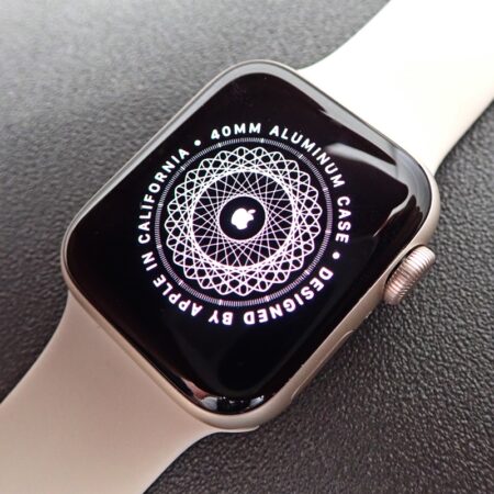 Apple watch SE 第2世代 40mm GPSモデル MR9U3J/A A2722 スターライト アルミニウム